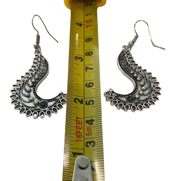 Unique Vintage  Style Silver Tone Woman's Statement Earrings - Picture 5 of 6